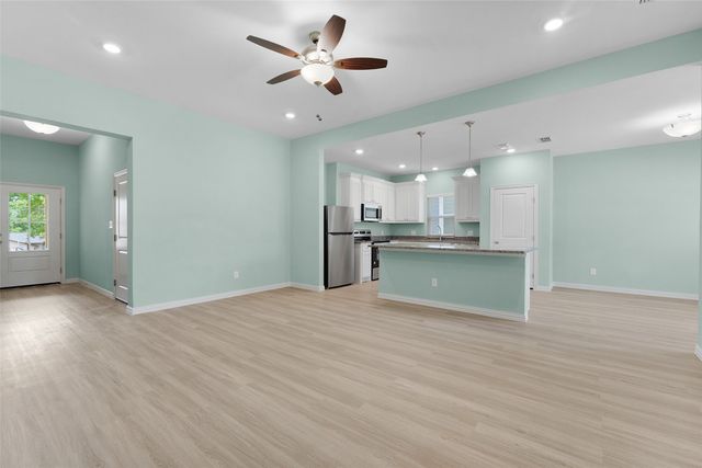 2027 S Bluebonnet Avenue, Denison, TX 75020