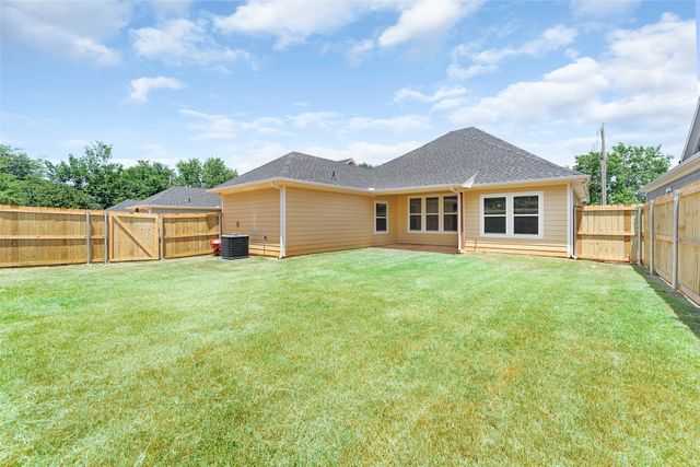 2027 S Bluebonnet Avenue, Denison, TX 75020