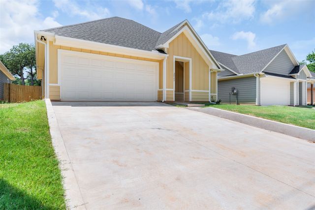 2027 S Bluebonnet Avenue, Denison, TX 75020