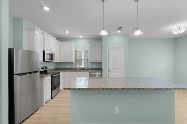 2027 S Bluebonnet Avenue, Denison, TX 75020