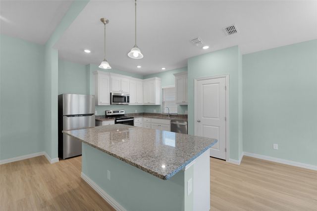 2027 S Bluebonnet Avenue, Denison, TX 75020