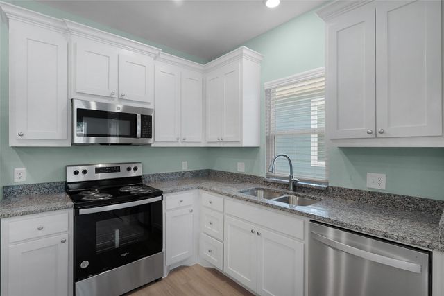 2027 S Bluebonnet Avenue, Denison, TX 75020