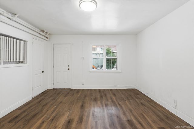 1042 E 233rd Street, Bronx, NY 10466