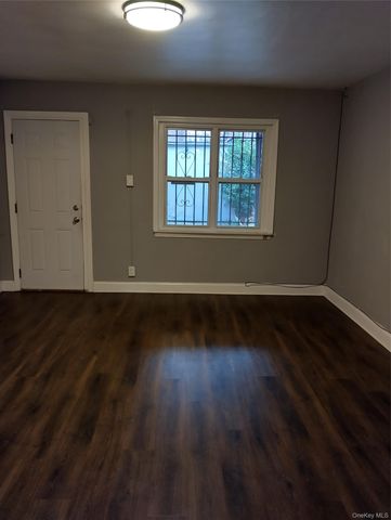 1042 E 233rd Street, Bronx, NY 10466