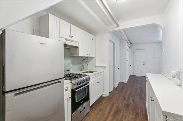 1042 E 233rd Street, Bronx, NY 10466