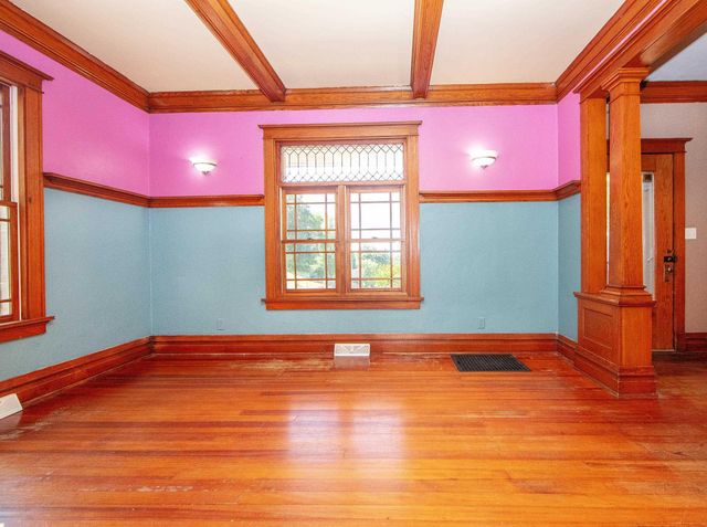 323 NE 3rd Avenue, Waverly, IA 50677