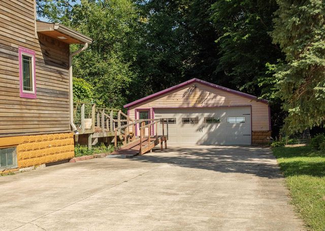 323 NE 3rd Avenue, Waverly, IA 50677