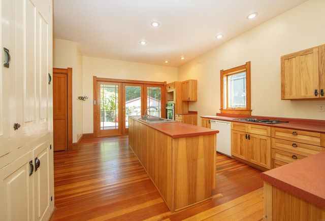 323 NE 3rd Avenue, Waverly, IA 50677