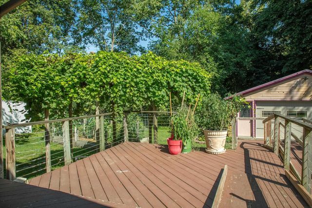 323 NE 3rd Avenue, Waverly, IA 50677