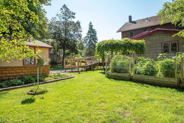 323 NE 3rd Avenue, Waverly, IA 50677