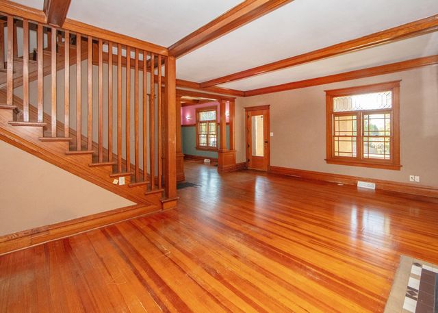 323 NE 3rd Avenue, Waverly, IA 50677