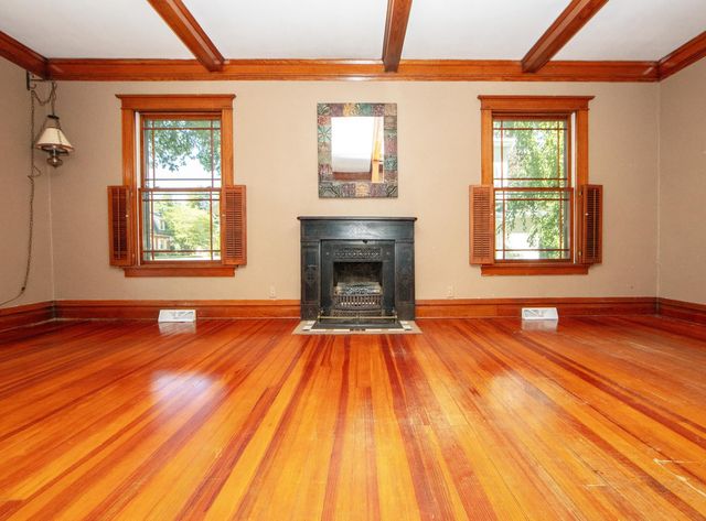 323 NE 3rd Avenue, Waverly, IA 50677