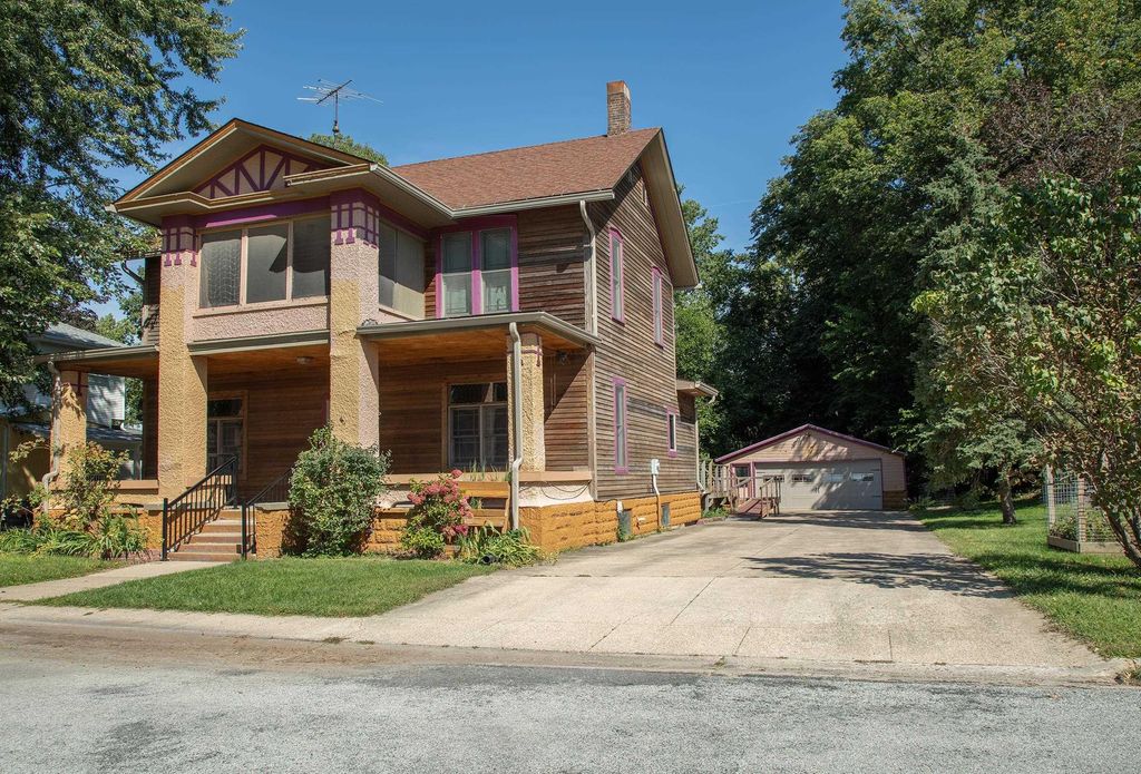 323 NE 3rd Avenue, Waverly, IA 50677