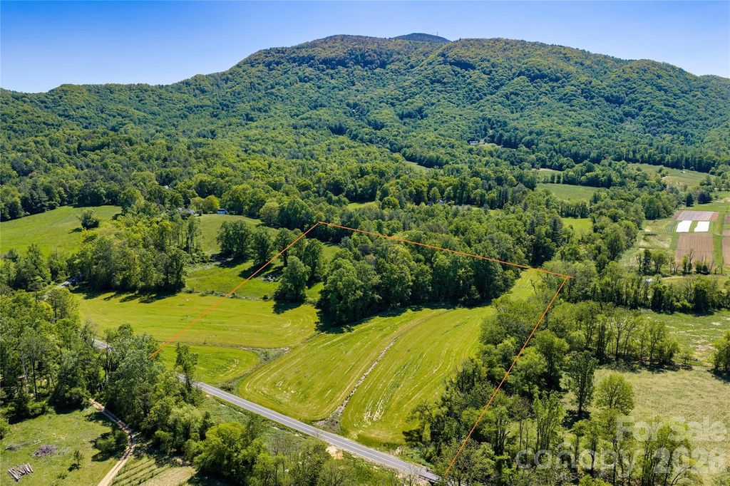 99999 Sugar Hollow Road, Fairview, NC 28730
