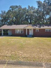 812 Ash Dr, Pensacola, FL 32503