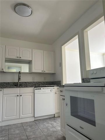 2216 Windom PL, Virginia Beach, VA 23454