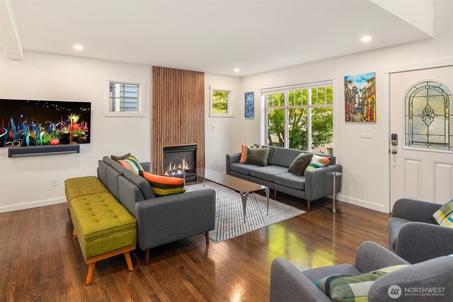 5712 17th Avenue NW, Seattle, WA 98107