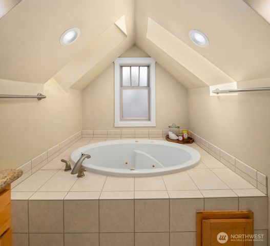 5712 17th Avenue NW, Seattle, WA 98107