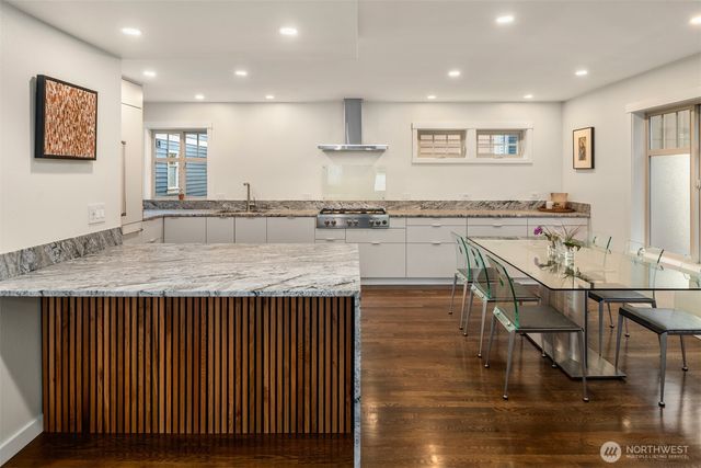 5712 17th Avenue NW, Seattle, WA 98107