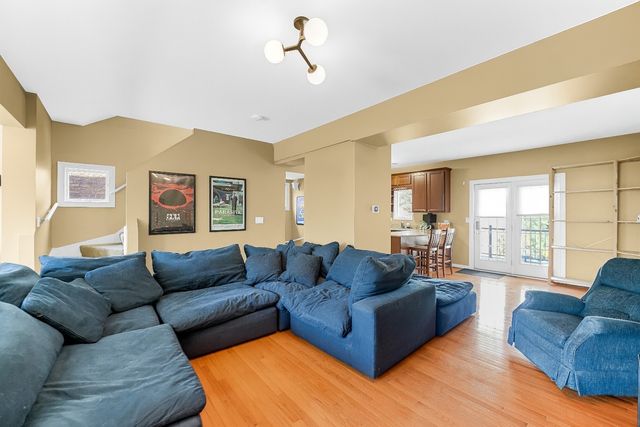 3863 N Milwaukee Avenue, Chicago, IL 60641