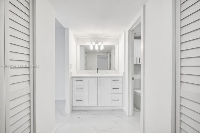 3625 N Country Club Dr 2310, Aventura, FL 33180