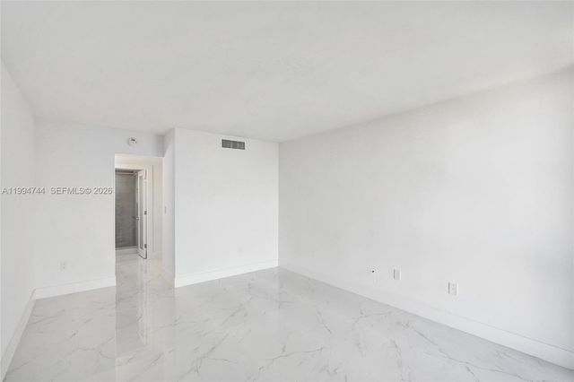 3625 N Country Club Dr 2310, Aventura, FL 33180