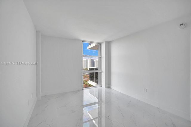 3625 N Country Club Dr 2310, Aventura, FL 33180