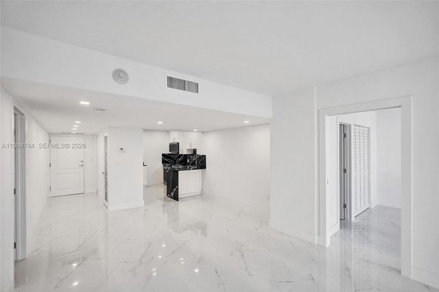 3625 N Country Club Dr 2310, Aventura, FL 33180