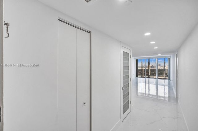 3625 N Country Club Dr 2310, Aventura, FL 33180