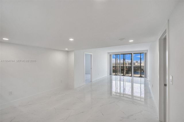 3625 N Country Club Dr 2310, Aventura, FL 33180