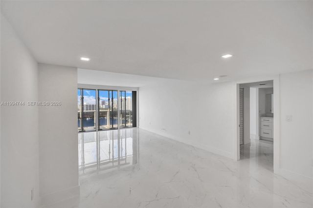 3625 N Country Club Dr 2310, Aventura, FL 33180