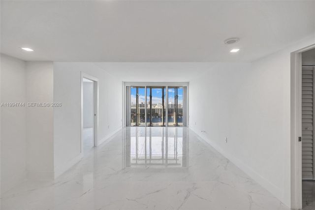 3625 N Country Club Dr 2310, Aventura, FL 33180