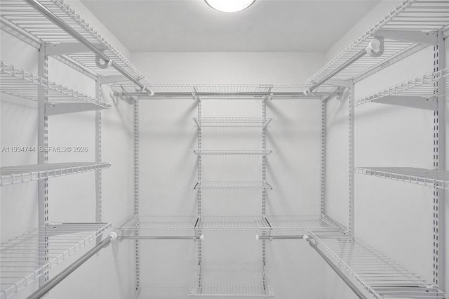 3625 N Country Club Dr 2310, Aventura, FL 33180