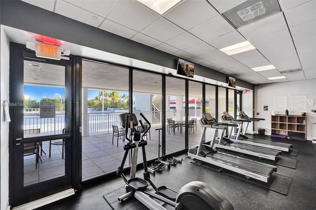 3625 N Country Club Dr 2310, Aventura, FL 33180