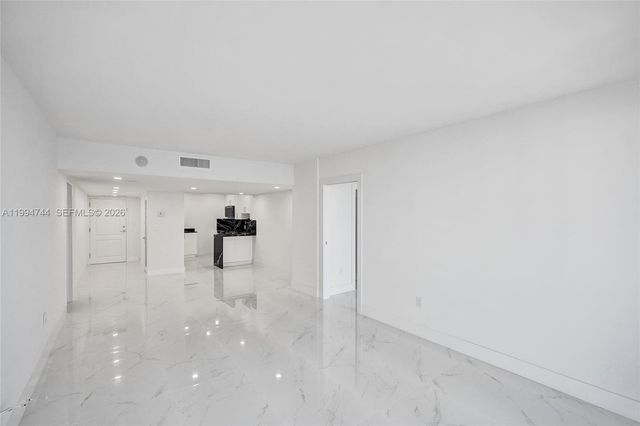 3625 N Country Club Dr 2310, Aventura, FL 33180