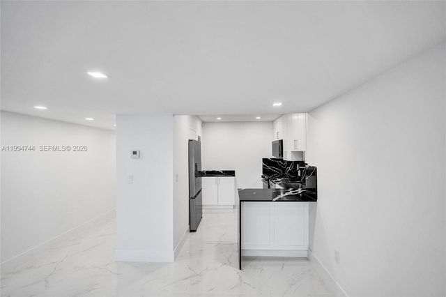 3625 N Country Club Dr 2310, Aventura, FL 33180