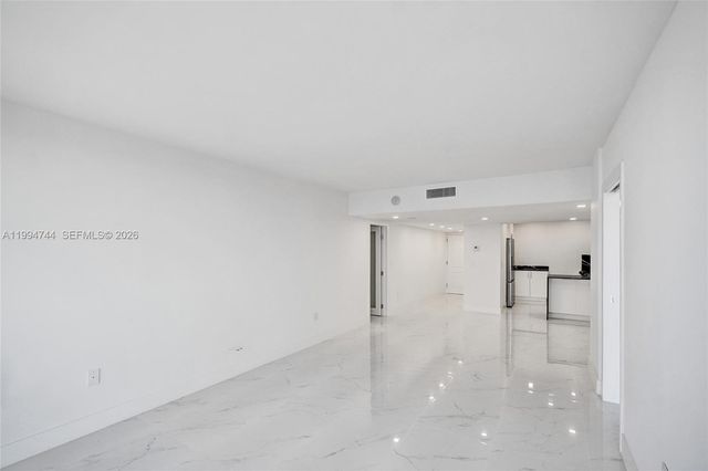 3625 N Country Club Dr 2310, Aventura, FL 33180