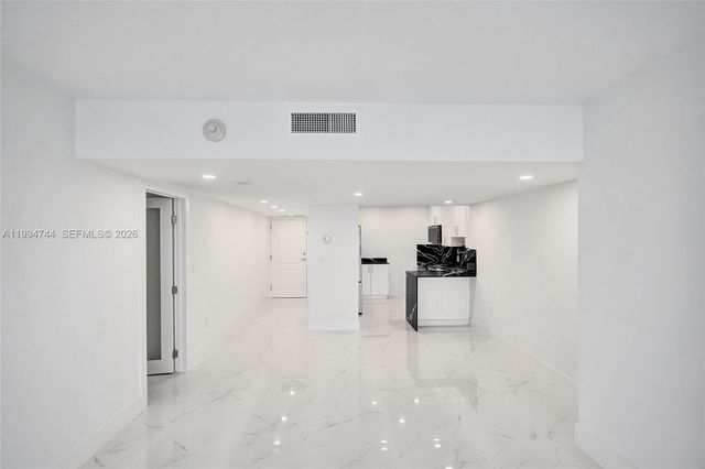 3625 N Country Club Dr 2310, Aventura, FL 33180