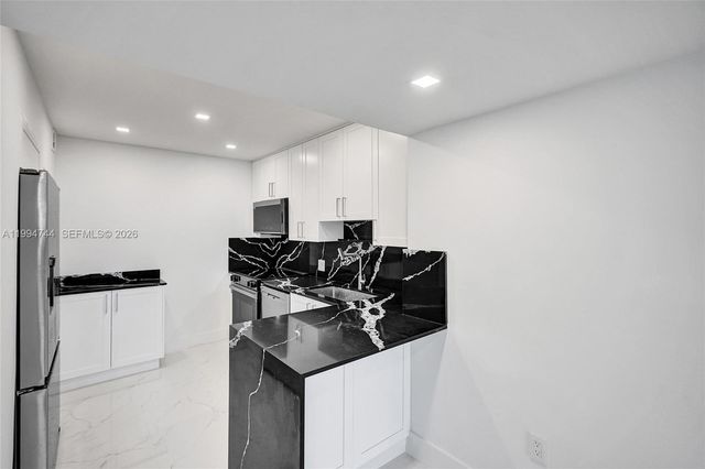 3625 N Country Club Dr 2310, Aventura, FL 33180