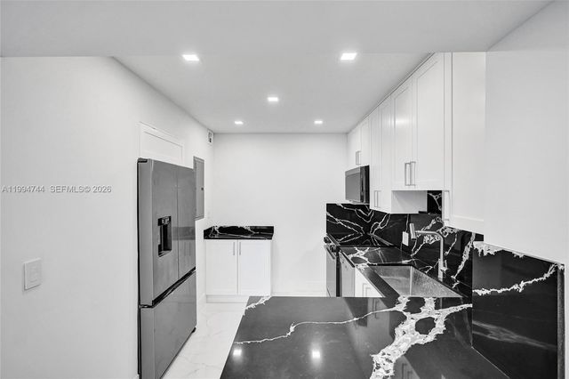 3625 N Country Club Dr 2310, Aventura, FL 33180