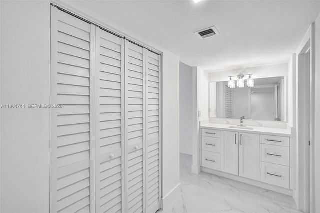 3625 N Country Club Dr 2310, Aventura, FL 33180