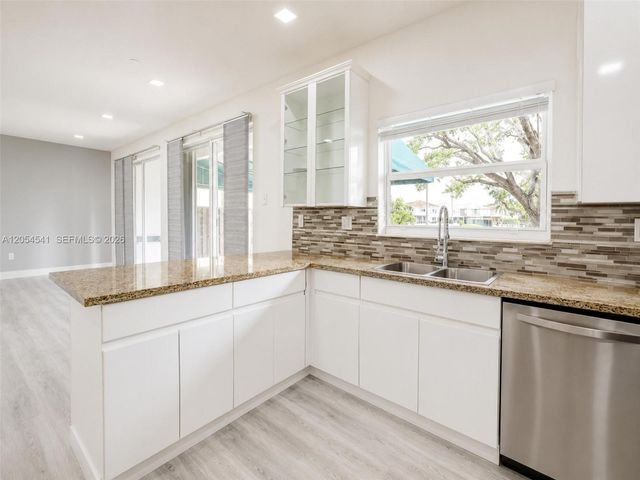 10956 NW 73rd St 10956, Doral, FL 33178