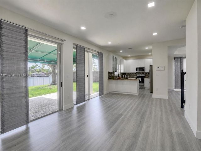 10956 NW 73rd St 10956, Doral, FL 33178