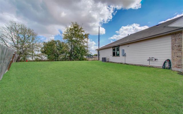 1139 Brahma Cir, East Bernard, TX 77435