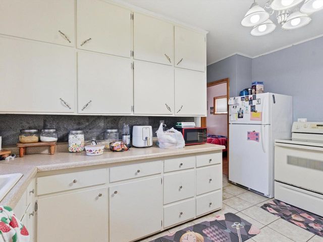 1035 N 43rd STREET, Manitowoc, WI 54220