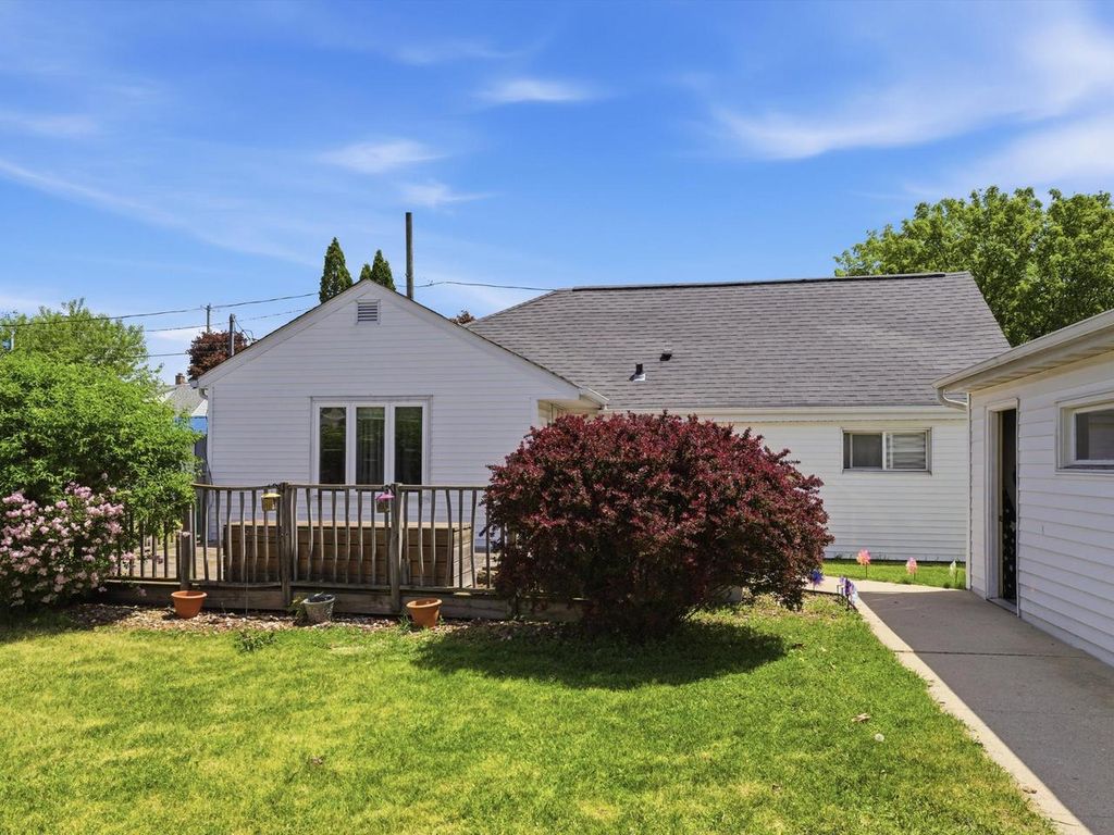 1035 N 43rd STREET, Manitowoc, WI 54220