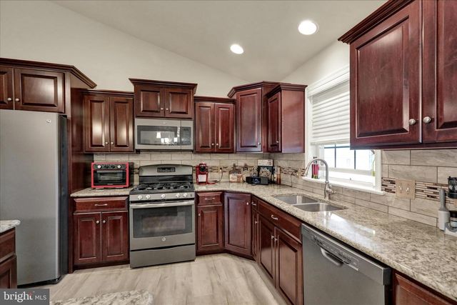 17 PARK VIEW DR, Myerstown, PA 17067