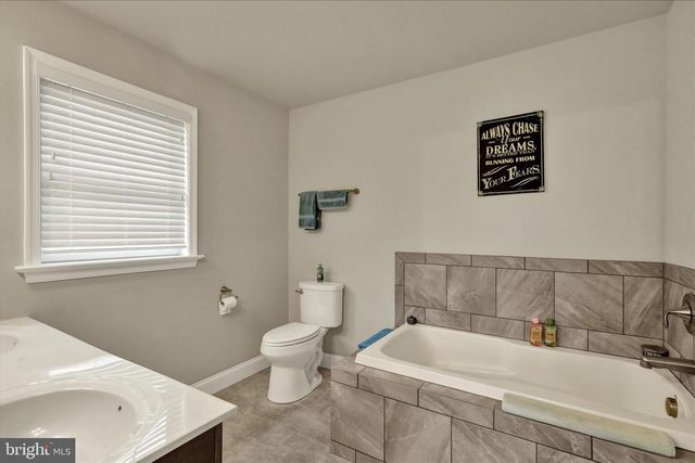 17 PARK VIEW DR, Myerstown, PA 17067