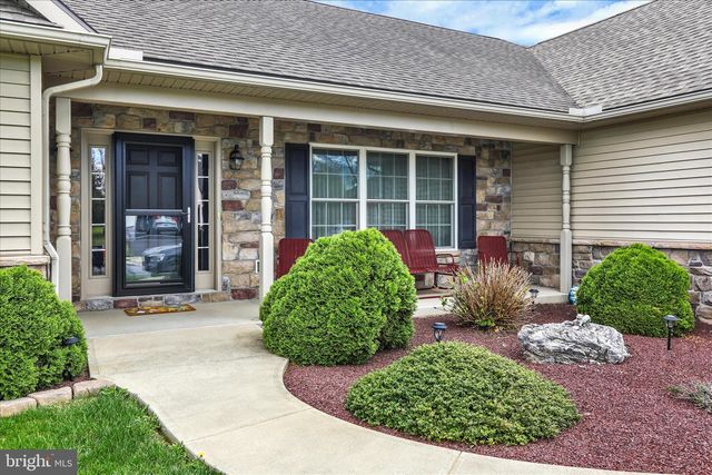 17 PARK VIEW DR, Myerstown, PA 17067