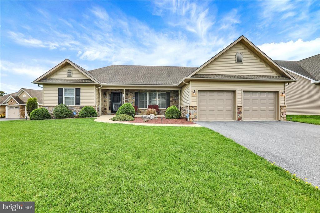 17 PARK VIEW DR, Myerstown, PA 17067